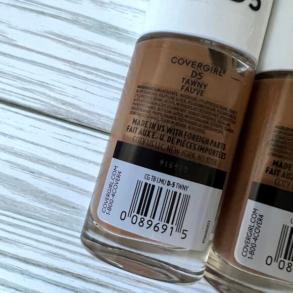 NEW CoverGirl Trublend Tawny Hydrating Smoothing Liquid Foundation 30 mL D5 - Picture 6 of 11
